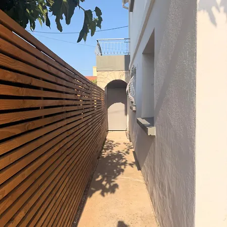Bas De Villa, 6 Pers, Piscine, Terrasse, Proche Sablettes