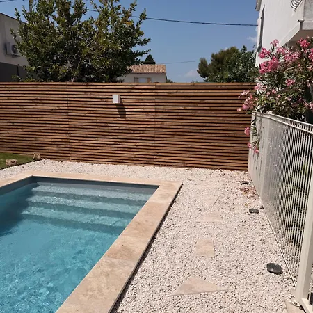 Apartman Bas De Villa, 6 Pers, Piscine, Terrasse, Proche Sablettes